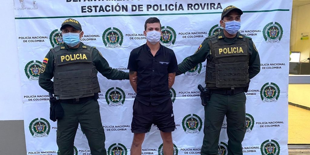 Sebastián Guarín Gómez fue detenido en Rovira. Fotos: Suministrada/Tomada de facebook/ Q’hubo.